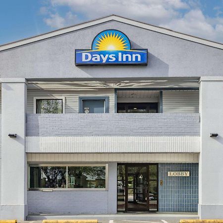 Days Inn By Wyndham Raleigh Glenwood-Crabtree Esterno foto