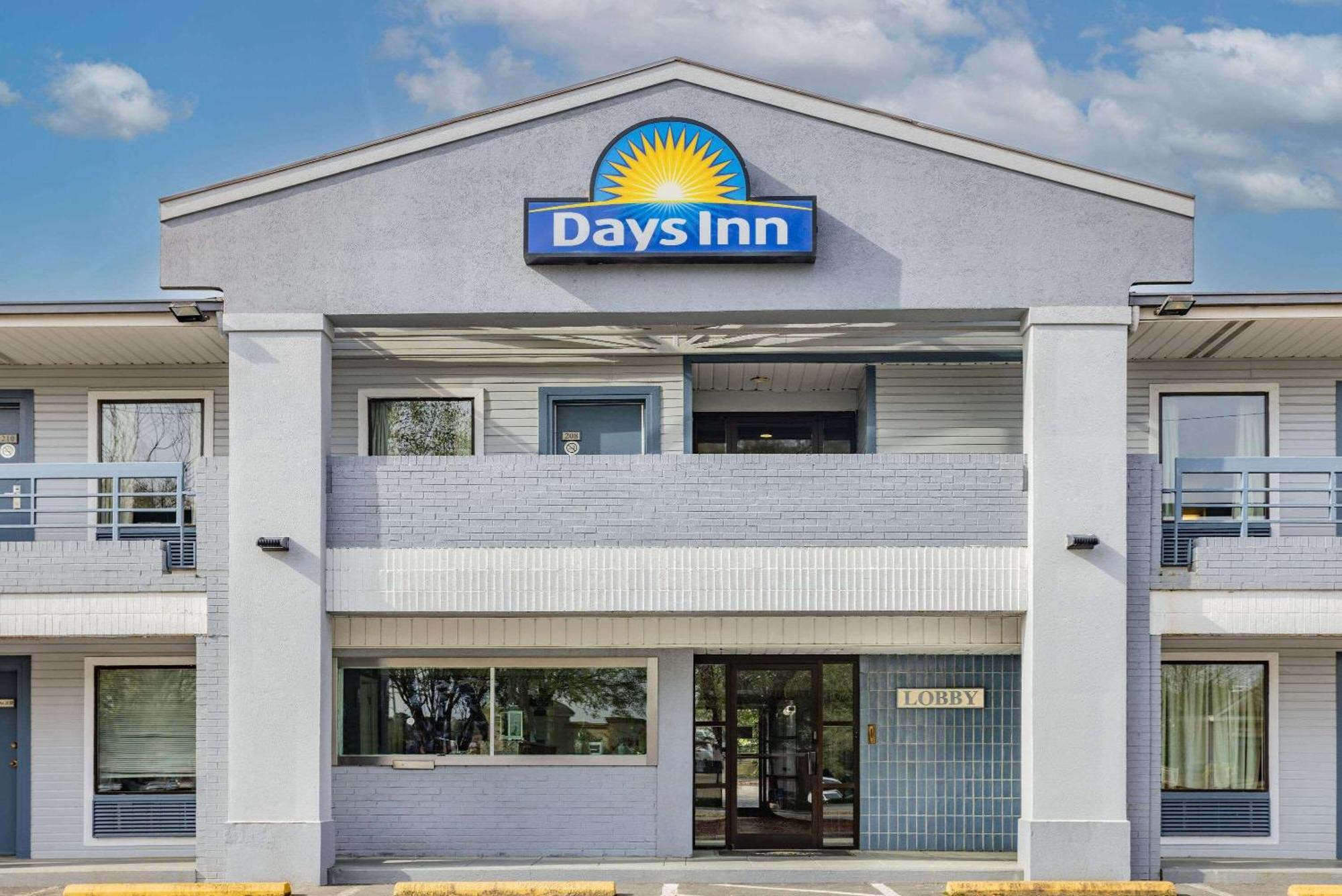 Days Inn By Wyndham Raleigh Glenwood-Crabtree Esterno foto